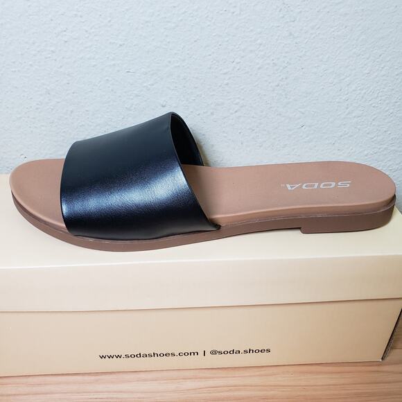 Soda Women's Size 8.5 Minimalist Slide Sandals Black Faux Leather Preppy NWT - Picture 1 of 12